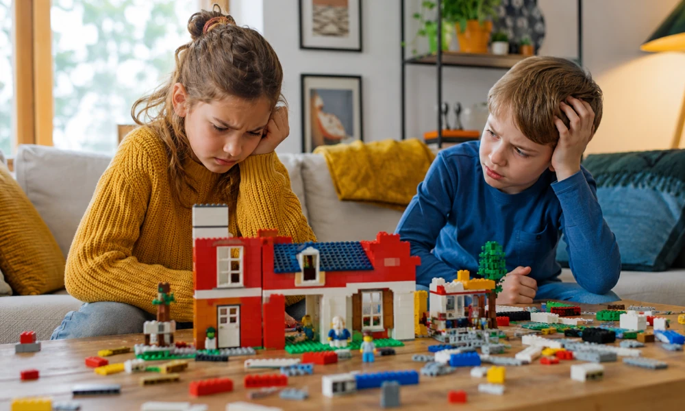 enfants déçus car il manque des pièces dans leur set Lego